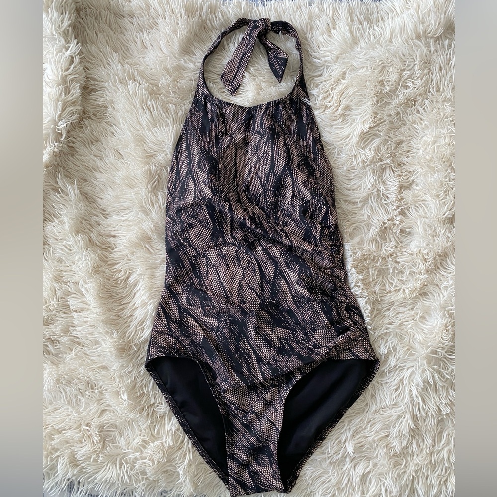 Stylish Halter One-Piece Swimsuit